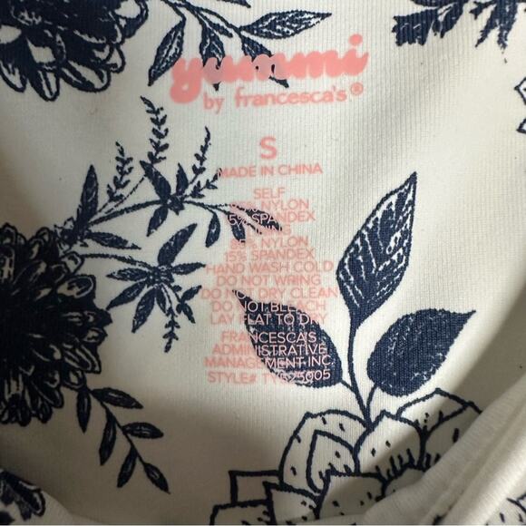 NEW Yummi By Francescas Blue and White Floral Bodysuit Size Small - Picture 8 of 8